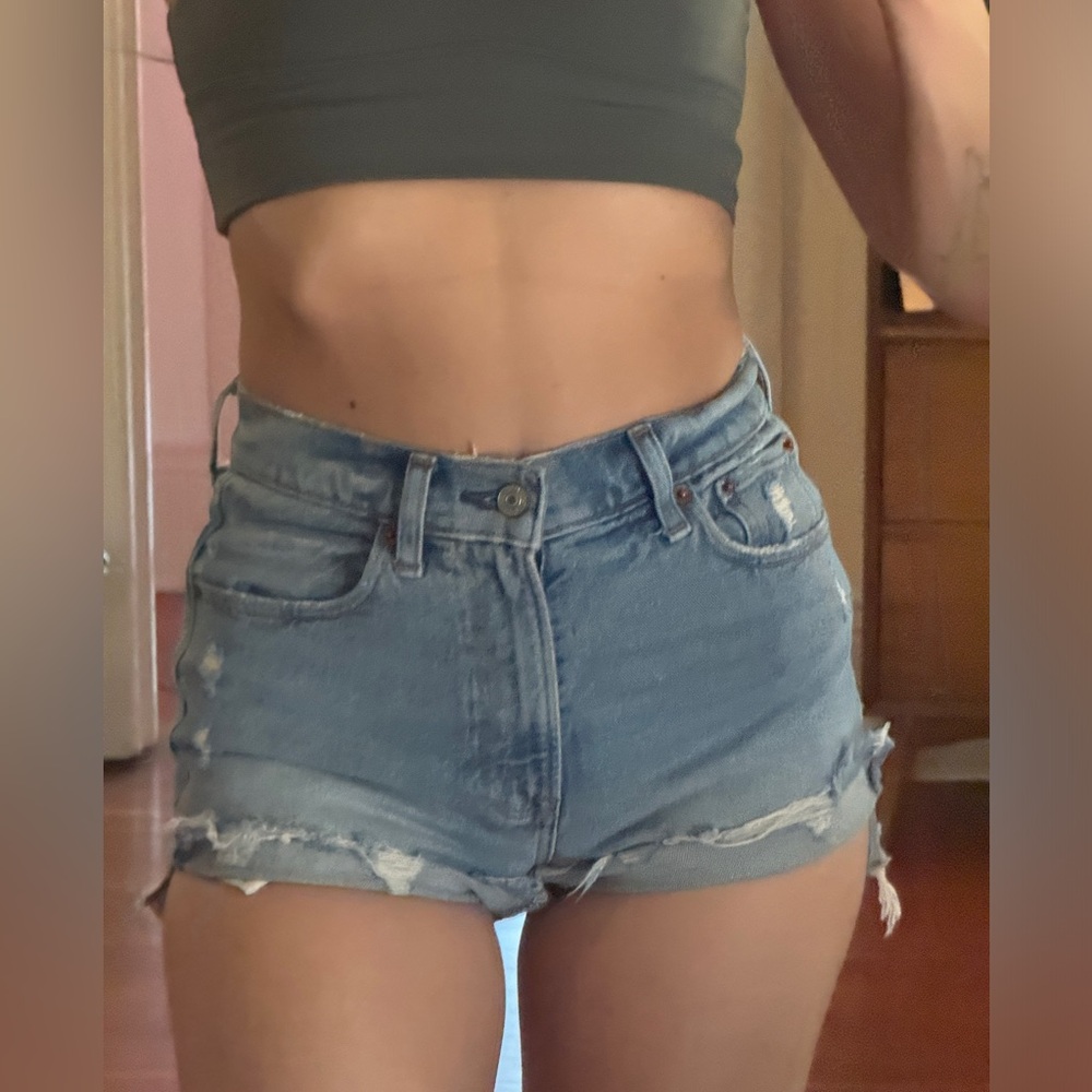 Abercrombie High Rise Mom Short 24/00 💕💕